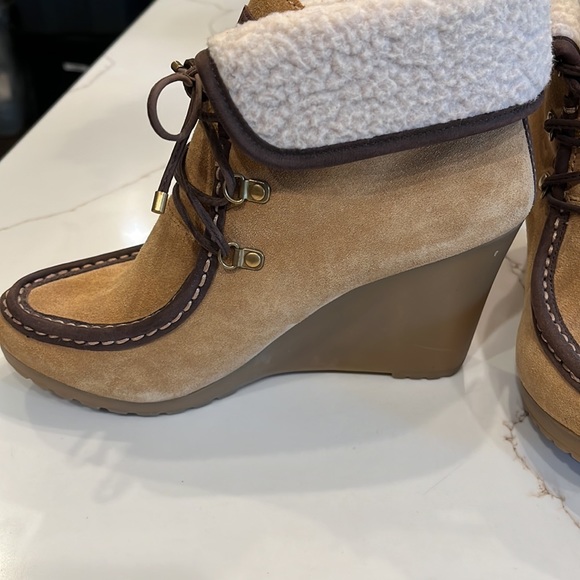 NWOT Tommy Hilfiger Ankle Wedge Winter Boots. Size 7 Cozy inside. Tan - Picture 1 of 13